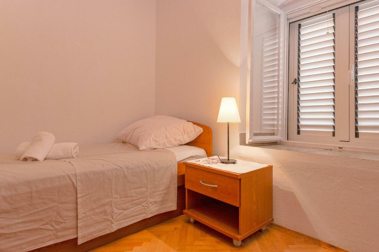 Apartment Mediteran Stari Grad  Esterno foto
