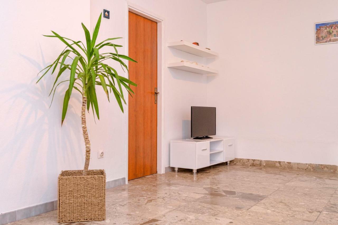 Apartment Mediteran Stari Grad  Esterno foto